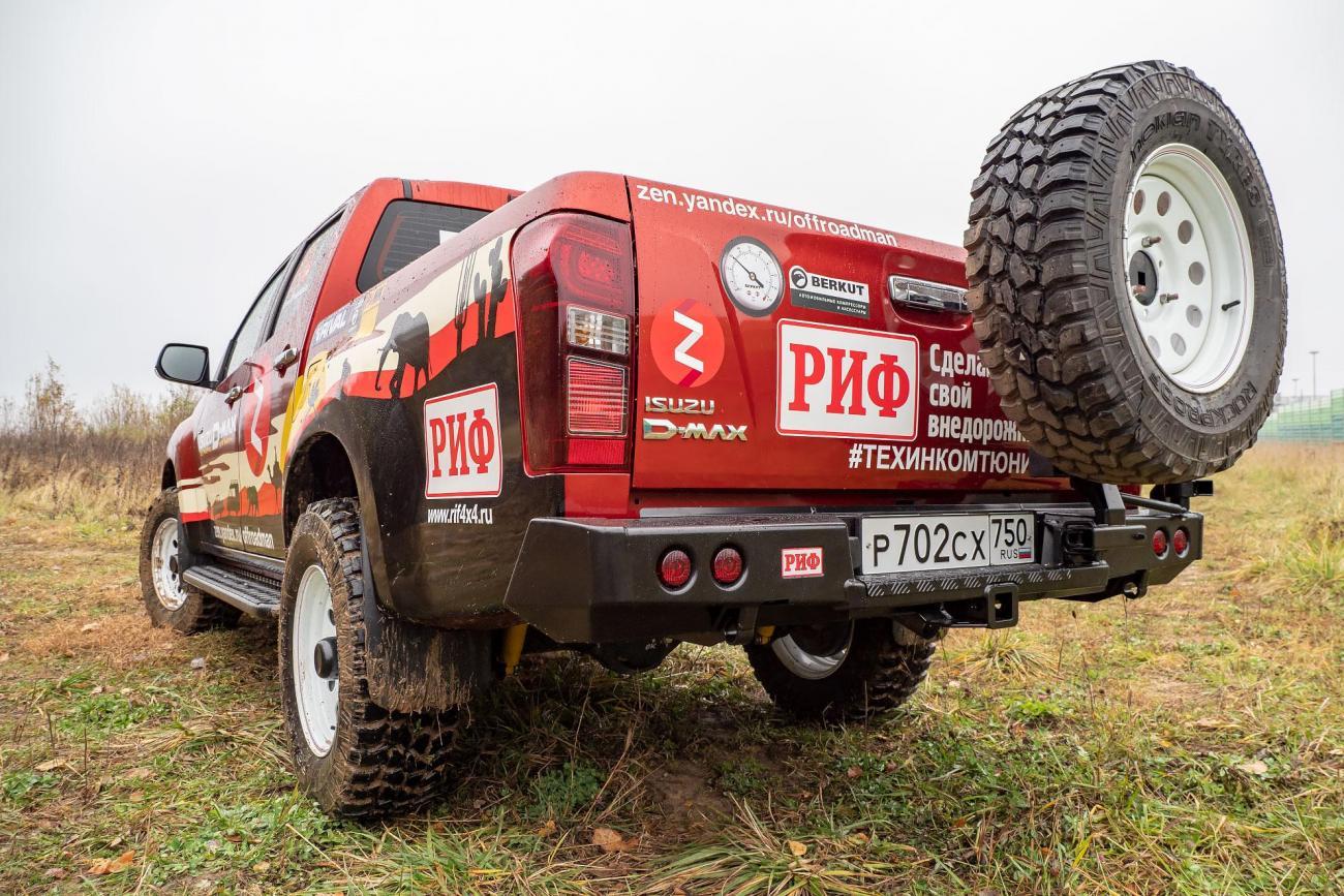 Бампер РИФ силовой задний Isuzu D-MAX (2012-2020) с квадратом под фаркоп, калиткой, фонарями, подсветкой номера стандарт