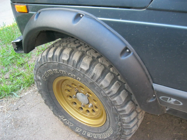 Расширители колёсных арок ВАЗ НИВА 2121 3D под нерезанные арки колёс