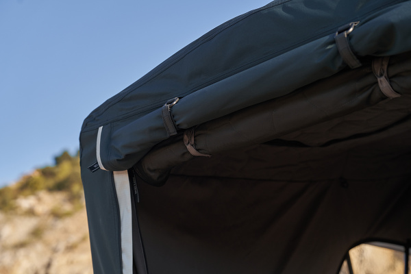 Палатка на крышу автомобиля Wild Land Voyager 140 Pro