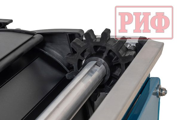 Крышка кузова РИФ для Sollers ST6 / JAC T6, роллета раздвижная с электроприводом 1538х1606 мм, алюминиевая, черная