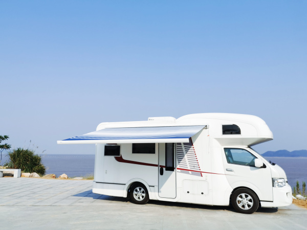 Маркиза автомобильная РИФ 3,5х2,5 м кассетная,  привод механический, электромотор, корпус белый