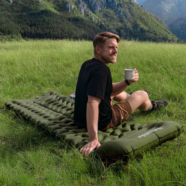 Коврик надувной Naturehike FC01 200х60х9,5 см, с подушкой, с насосом, зеленый