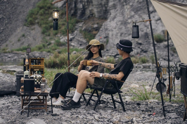 4.Кресло туристическое Naturehike, складное черное, нагрузка до 120 кг