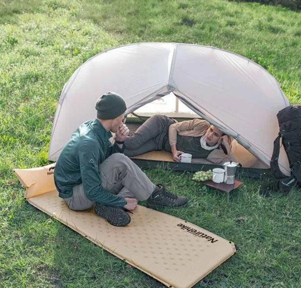 4.Коврик самонадувающийся с подушкой Naturehike, 296х65х3 см, желтый