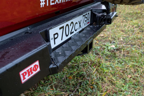 Бампер РИФ силовой задний Isuzu D-MAX (2012-2020) с квадратом под фаркоп, калиткой, фонарями, подсветкой номера стандарт